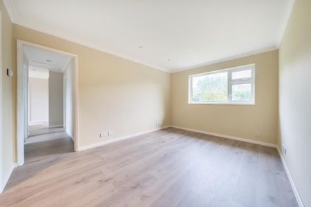 3 bedroom semi-detached bungalow to rent - Photo 3