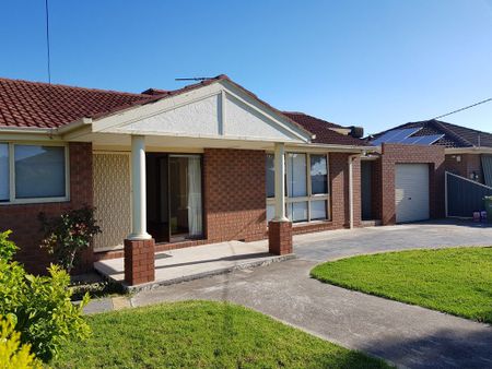 24 Tangemere Avenue, Tullamarine, VIC 3043 - Photo 5