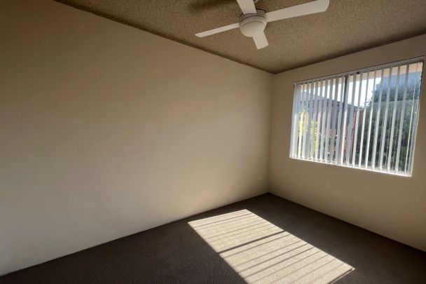 Large Three Bedroom Unit! - Photo 1