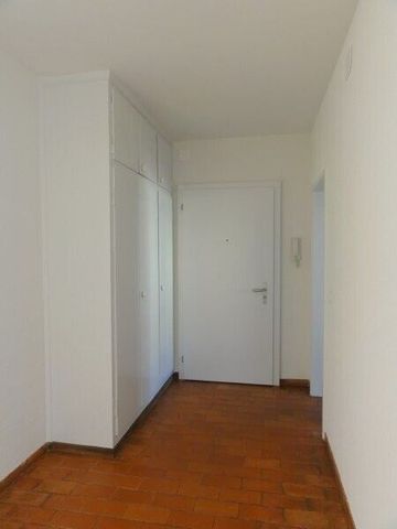 Located in the center of a green neighborhood - Foto 5