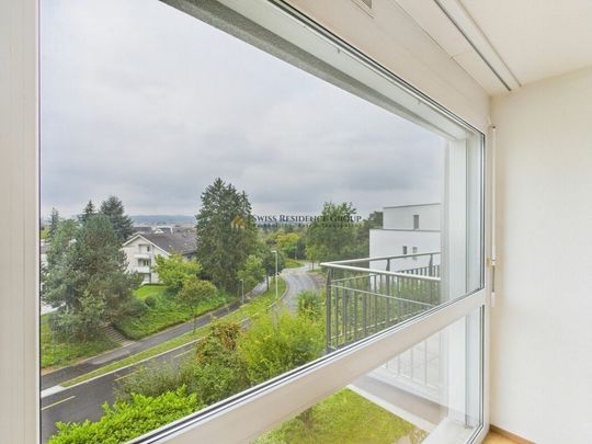 Modern and bright apartment with large balcony - living close to nature in Opfikon - Photo 1