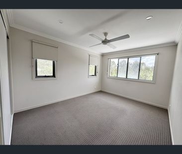 37B Diamantina Crescent, Pacific Pines, Qld 4211 - Photo 2
