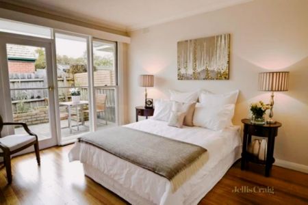 3 Bed, 1 Bath - Photo 3