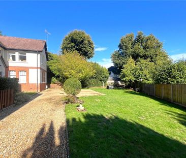 The Crescent, Farnham, Surrey, GU9 - Photo 5