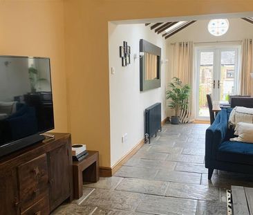 4 bedroom mews to rent - Photo 3