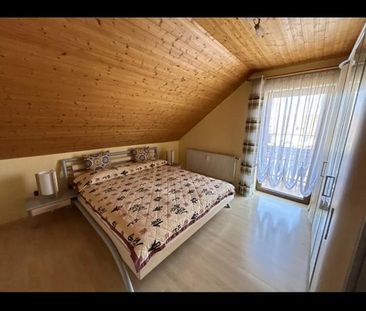 Schöne, helle Dachgeschosswohnung – 79 m², Balkon, EBK, Nähe Main - Foto 1