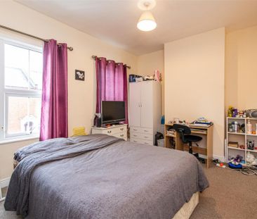 3 bed House - Mid Terrace To Let - Photo 6