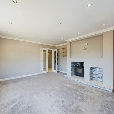 3 bed detached bungalow to rent in Park Close, Lane End, Buckinghamshire, HP14 3LF - Photo 3