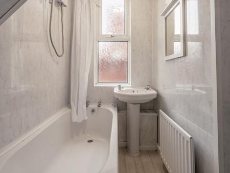 2 bedroom ground floor flat to rent - Photo 5