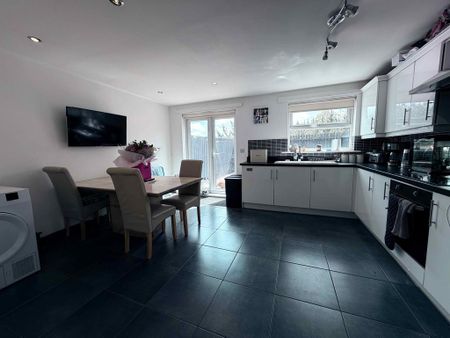 2 bedroom terraced house to rent - Photo 3