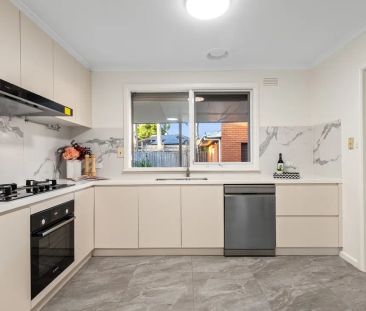 Charming Family Home in Mount Waverley Secondary School and Burwood... - Photo 2