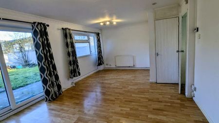 4 bedroom link detached house to rent - Photo 3