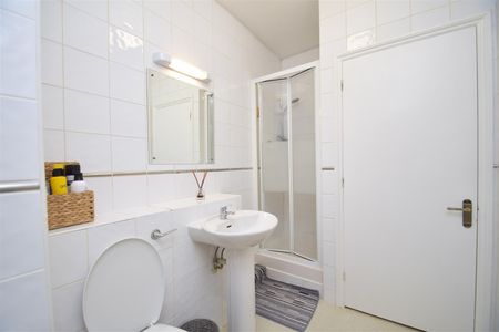 2 bedroom apartment - Photo 5