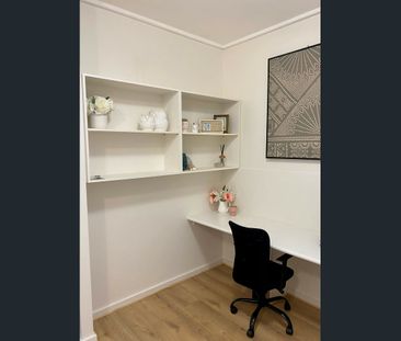 Furnished One Bedroom With Study Alcove - Photo 5