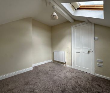 4 Bed Semi-Detached House, Arthington Place, LS10 - Photo 2