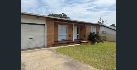 Freshly Renovated, Close To The Beach - Photo 5