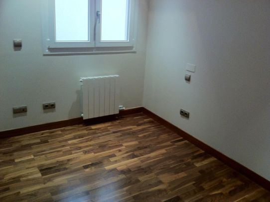 Piso de alquiler en Calle Lopez Torregrosa, 15, Barrio del Centro - Photo 1