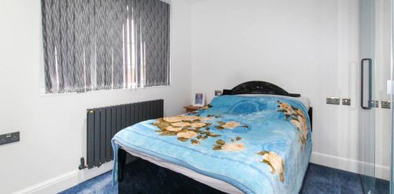 1 bedroom in a house share to rent - Photo 2