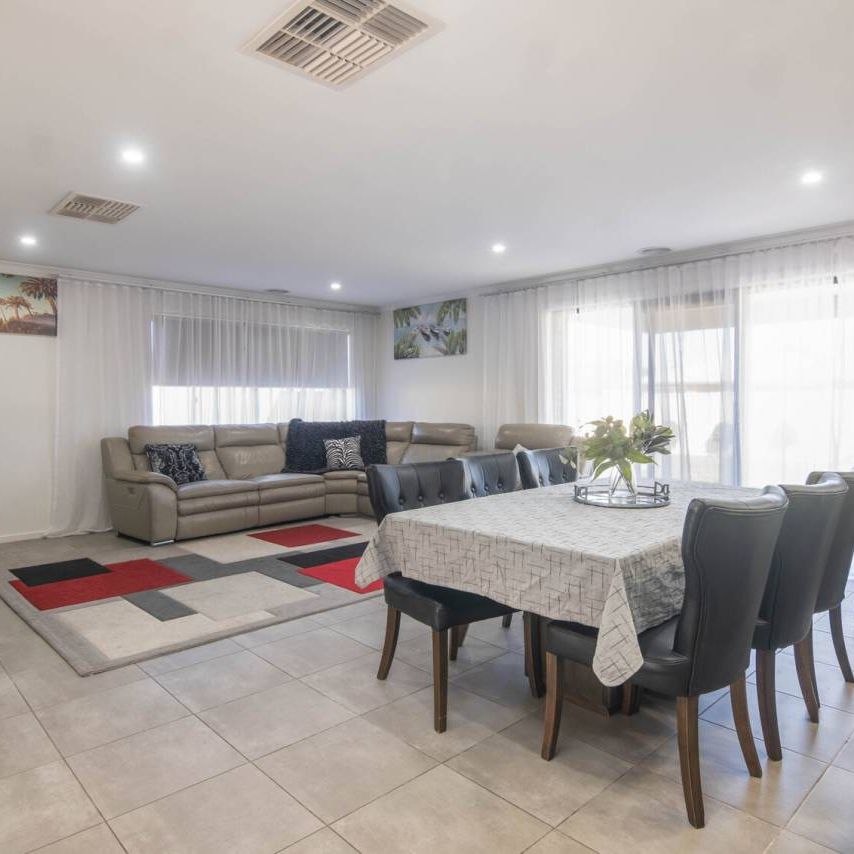 Spacious, Stylish & Feature-Packed Family Home in Prime Shepparton Location! - Photo 1