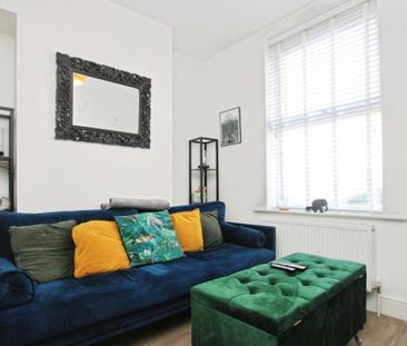 Well-presented two bed terraced in Redfield! - Photo 2