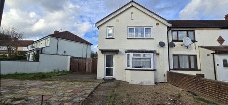 Stoneleigh Avenue, Enfield EN1 4HH, Property for rent - Photo 4