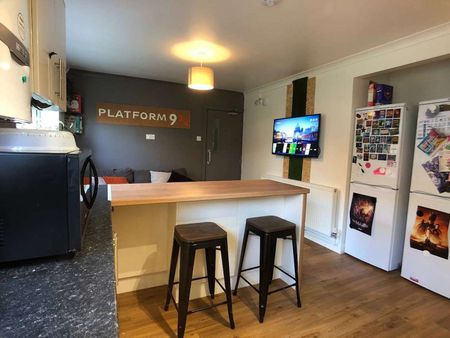 Fully-Furnished Co-Living Rooms Room 4 - Photo 5