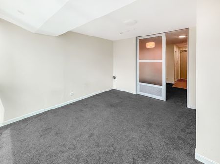 CITY CENTRE, 1 Bed + 1 Car park - Photo 5