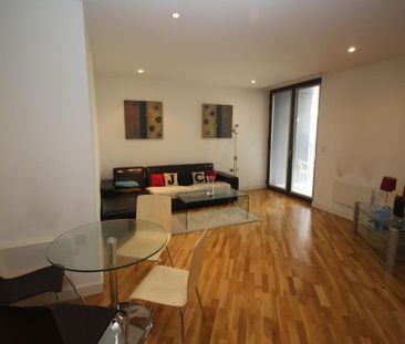 2 bedroom flat to rent - Photo 2