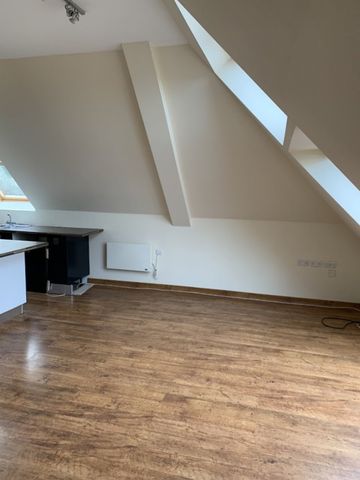 2 bed Apartment - To Let - Photo 2