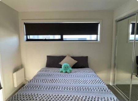 Avondale Heights - Photo 2