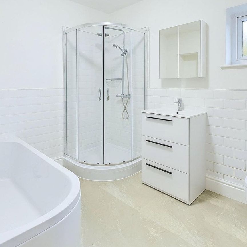 Brookwood Close, Walton, WA4 - Photo 1