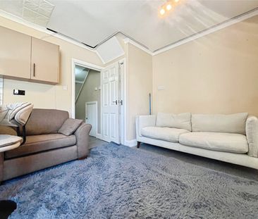 Beechtree Avenue, Englefield Green, Egham, Surrey, TW20 0SR - Photo 2