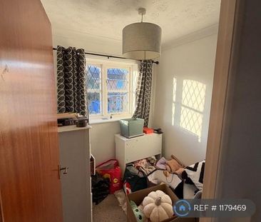 3 bedroom semi-detached house to rent - Photo 6