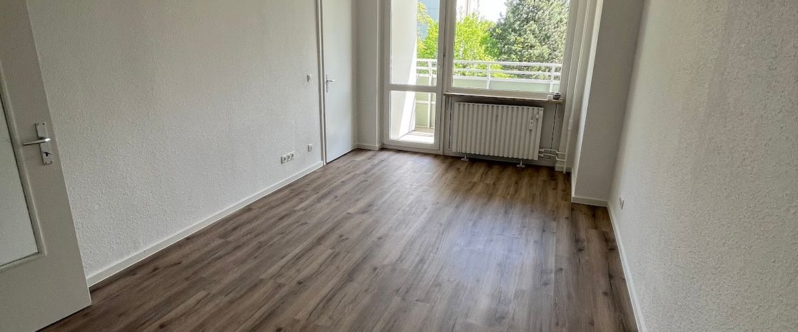 Wohnungsschlüssel unter'm Weihnachtsbaum - Foto 1