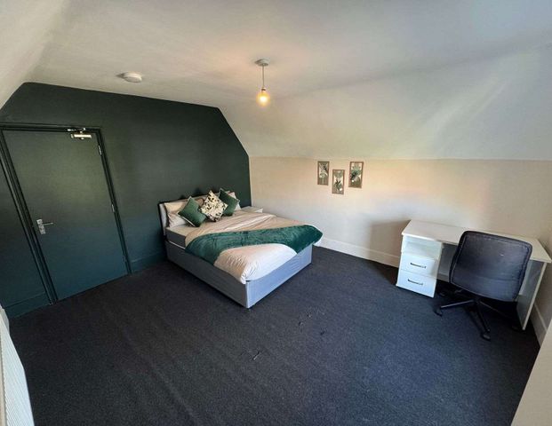 Cedars Road Room 5 - Photo 1