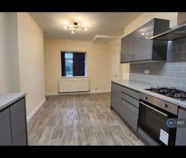 3 bedroom semi-detached house to rent - Photo 6