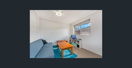 Modern Top Floor, 2 Bedroom Unit with Garage - Photo 2