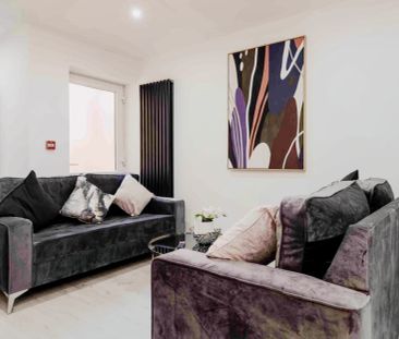 6 Beds 2 Baths - Photo 2