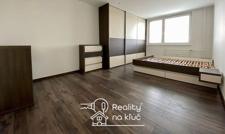 Na prenájom 2-izbový byt s loggiou na Vajanského ulici v Nových Zámkoch - Photo 2