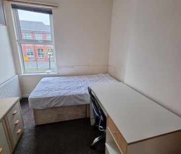 4 bedroom terraced house to rent - Photo 6