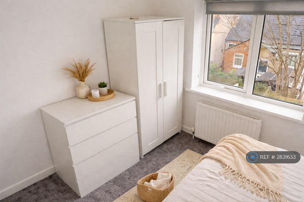 1 bedroom in a house share to rent - Photo 1