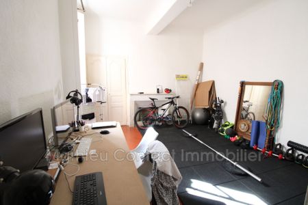 Ecusson, Location appartement 3 pièces 78 m² - Photo 2