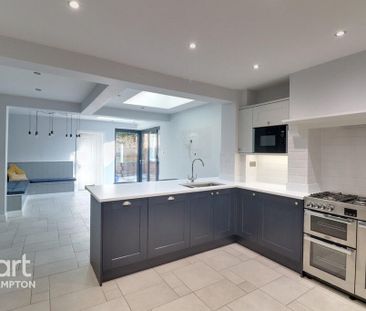 3 bedroom terraced house to rent - Photo 4