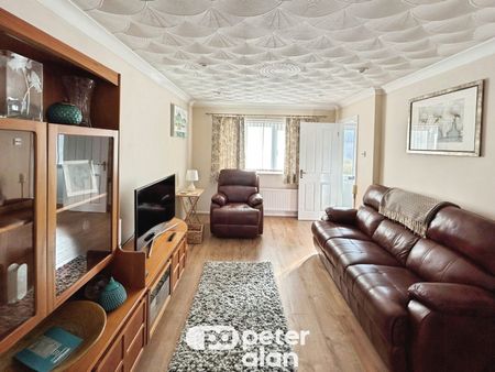 The Oaks, Quakers Yard, TREHARRIS - Photo 5