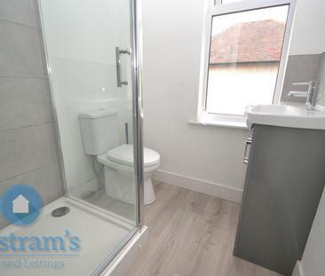 References Pending - 4 bed Semi-Detached House - Photo 2