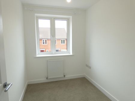 3 bedroom semi-detached house to rent - Photo 2