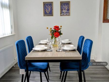 3 bedroom semi-detached house to rent - Photo 5