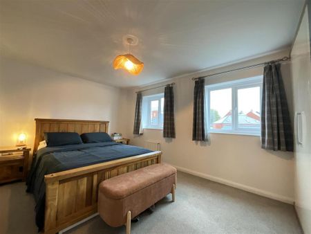 4 bedroom semi-detached house to rent - Photo 4