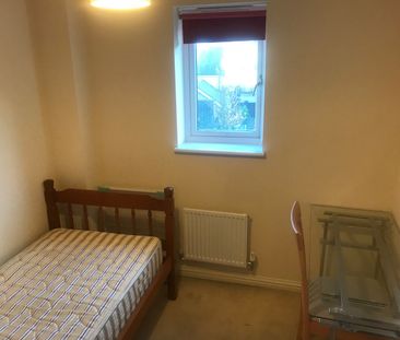 6 Bed Terraced House, Circus Drive, CB4 - Photo 3