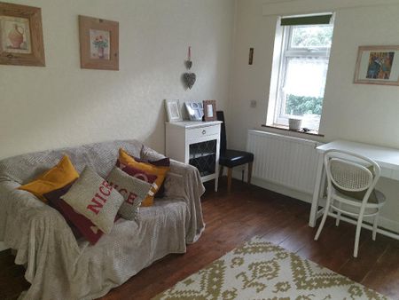 One Bedroom Bright Maisonette with Private Garden to Rent in Dagenham, 5 min Walk to Tube - Photo 5